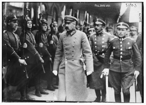 Bielorrusia y el poder soviético (1917-1939) Pilsudskiwithsoldiers